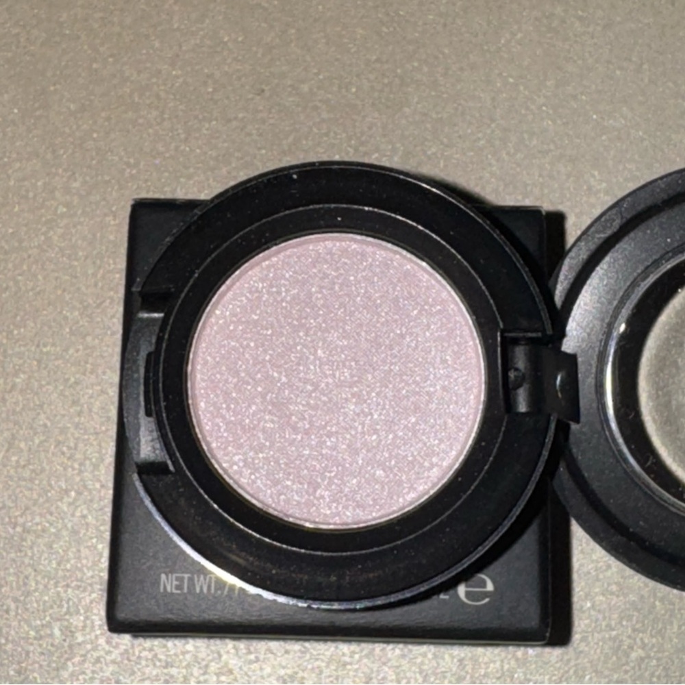 MAC Cosmetics Lightfully Eyeshadow